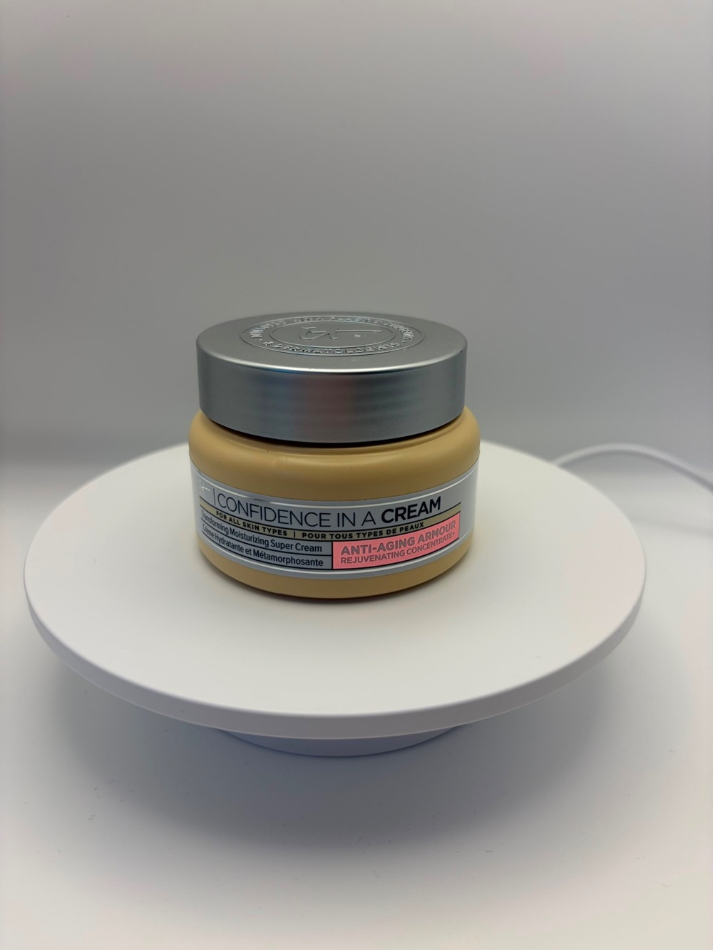 it cosmetics Confidence In A Cream Moisturizer - Yellow Jar